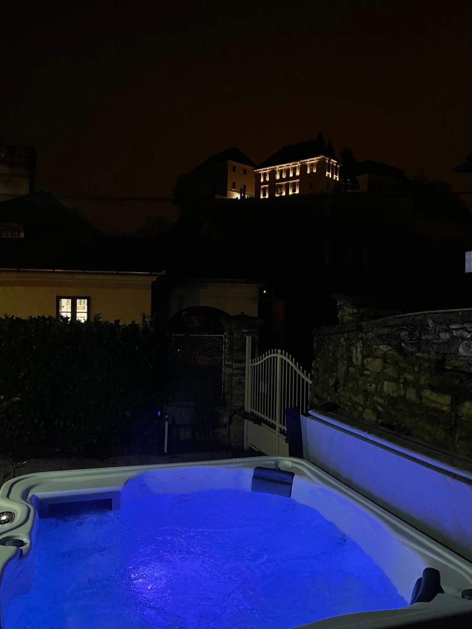Frida Apartman, Exkluziv Varpanoramaval, A Belvaros Sziveben, Ingyenes Parkolassal Veszprém Dış mekan fotoğraf