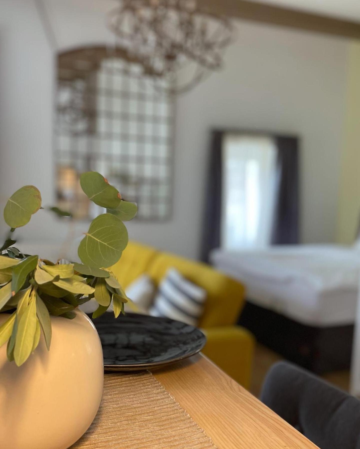 Frida Apartman, Exkluziv Varpanoramaval, A Belvaros Sziveben, Ingyenes Parkolassal Veszprém Dış mekan fotoğraf